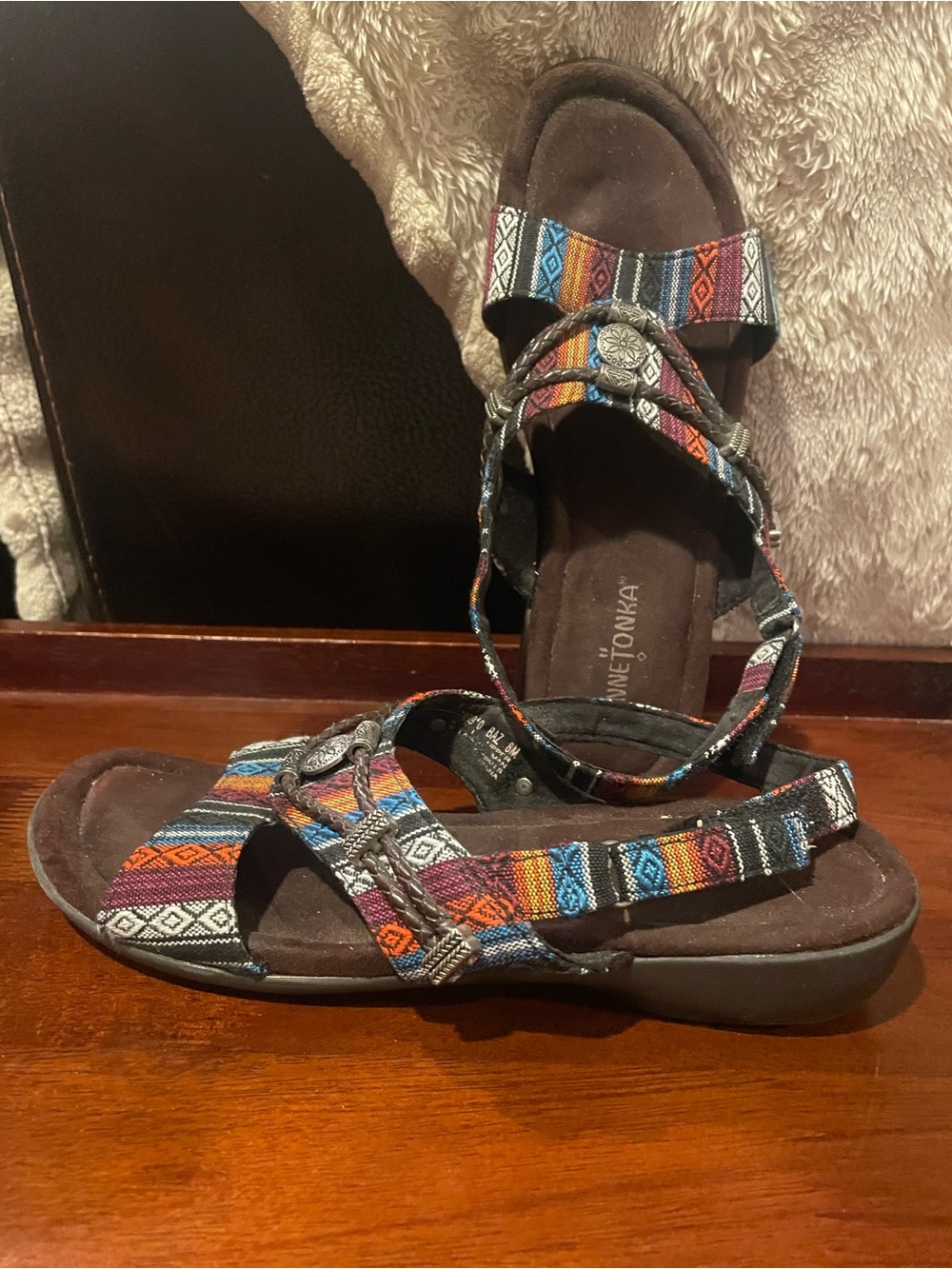 Minnetonka Women's Multicolor Aztec Strap Sandals - Brown Footbed